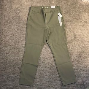 Old Navy High Rise Pixie Pants. Never worn!